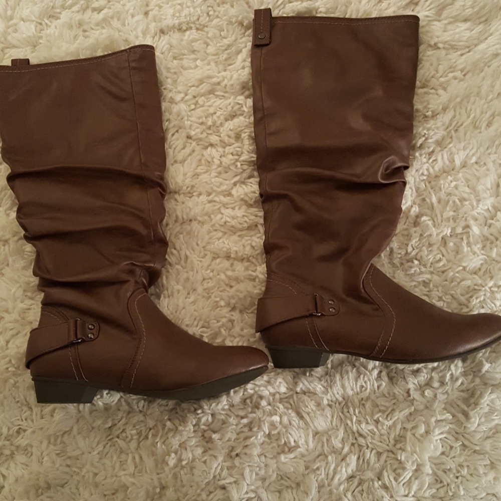 Brash Brand. Slouchy boots.